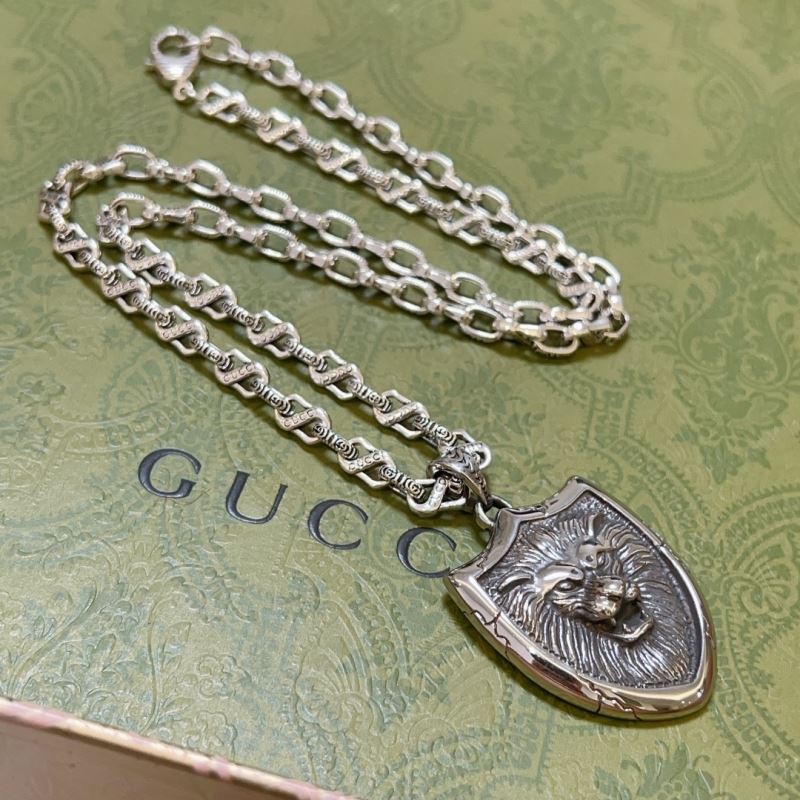 G*u*i necklaces